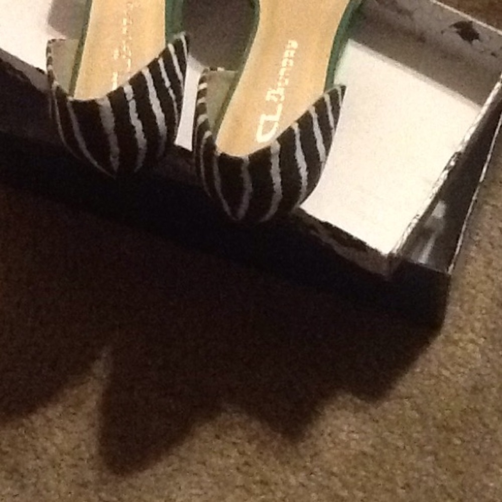 Shoes - Picture 2 of 5